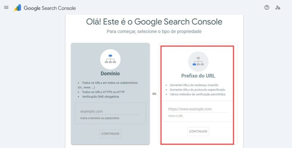 Captura de tela da interface do Google Search Console em português, exibindo a etapa inicial de configuração para adicionar uma propriedade. A tela apresenta duas opções: "Domínio", que inclui todos os URLs em subdomínios e protocolos (HTTP e HTTPS), exigindo verificação via DNS, com um campo de texto com o placeholder "example.com" e um botão "CONTINUAR"; e "Prefixo do URL", que se aplica apenas ao endereço e protocolo inserido, permitindo múltiplos métodos de verificação, com um campo de texto com o placeholder "https://www.example.com" e também um botão "CONTINUAR". A imagem destaca visualmente a escolha entre os dois métodos de verificação para começar a monitorar um site na ferramenta.