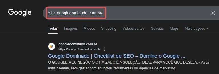 Captura de tela da página de resultados de busca do Google, com a consulta "site:googledominado.com.br/" digitada na barra de pesquisa, utilizada para exibir todas as páginas indexadas de um domínio específico. O único resultado apresentado é do site "googledominado.com.br", com o título "Google Dominado | Checklist de SEO – Domine o Google ..." e uma descrição que destaca os benefícios do Google Meu Negócio otimizado, como atrair mais clientes sem depender de anúncios, ferramentas ou agências de marketing. A imagem ilustra o uso do operador "site:" para fins de análise de indexação e SEO.