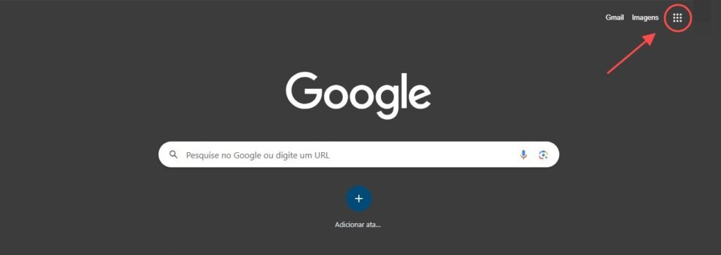(Whatsapp na ficha do google meu negócio). Captura de tela da página inicial do Google em português com fundo cinza escuro, exibindo o logotipo colorido do Google centralizado no topo. Abaixo, há uma barra de pesquisa com o texto "Pesquise no Google ou digite um URL", seguida por um botão circular azul parcialmente visível com o rótulo "Adicionar ata...", sugerindo a opção de adicionar atalhos. No canto superior direito, aparecem os links "Gmail" e "Imagens", além de um ícone de grade que está destacado com um círculo vermelho e uma seta apontando para ele, indicando o menu de aplicativos do Google. A imagem enfatiza a navegação e o acesso a serviços integrados da plataforma.