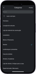 Captura de tela da interface de seleção de categorias em um aplicativo móvel exibido em português, com o título "Categorias" no topo da tela. Abaixo da barra de busca, é apresentada uma lista de opções de segmentos comerciais, incluindo: "Loja e serviços", "Farmácia", "Locação de veículos", "Loja de material de construção", "Lavanderia", "Banco / Financeira", "Market" — esta última marcada com um símbolo de seleção — "Lembranças e presentes", "Casa de câmbio", "Ginásio / Academia" e "Loja de móveis / Artigos para a casa". A imagem representa o processo de escolha de uma categoria para um estabelecimento, possivelmente durante o cadastro ou edição de um local em uma plataforma de mapeamento ou diretório comercial.